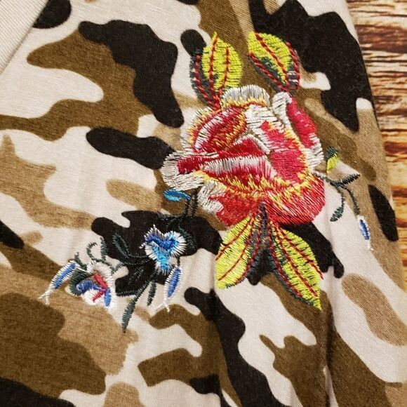 Hannah embroidered 🌹 Rose's army fatigue top - Picture 6 of 6